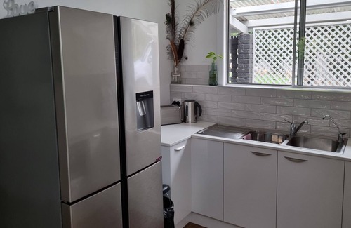 Somerset Dam House | Relax in Somerset Dam Village