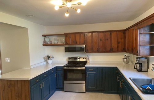 Knoxville House | Relax in style! 3 BR ranch near downtown! FENCED yard! PETS welcome