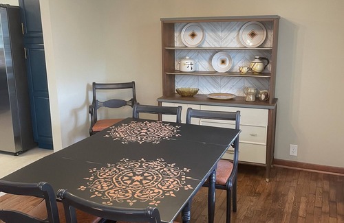 Knoxville House | Relax in style! 3 BR ranch near downtown! FENCED yard! PETS welcome