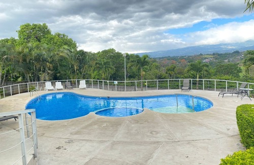 Puente de Piedra House | Relax in stylenUnwind in Beauty: Private home with Breathtaking Views in Grecian