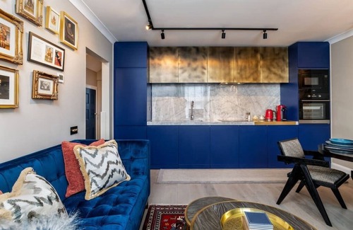 Inverness City Centre Apartment | Relax in SUPER SIZED copper tub - 2 bedroom villa