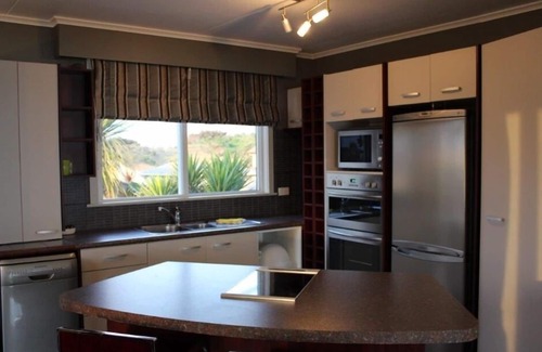 Castlecliff House | Relax in the Wanganui Dunes