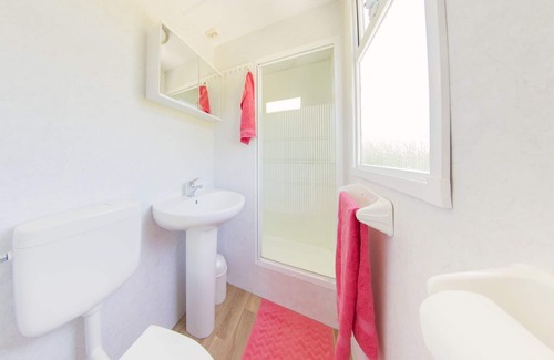 Zuna Cabin | Relax in this comfortable bungalow!