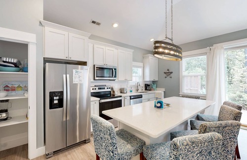 Corolla Light Condo | Relax in this inviting condo with pool