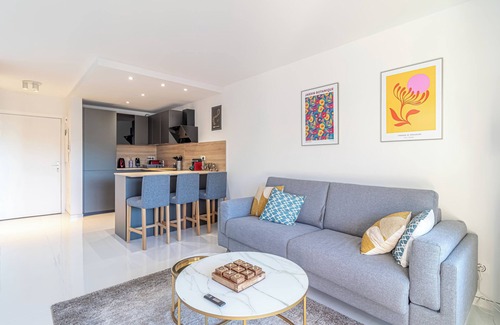 Beausoleil Condo | Relax in this quiet and elegant 45 m² accommodation with terrace and sea view