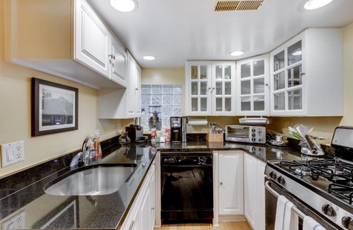 Pulaski Park Apartment | Relax in Winter Park - You Will LOVE the Garden Access and the Classic, Comfortable Feeling apts