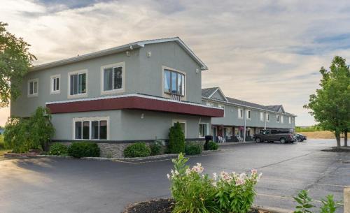 Batavia Hotel | Relax Inn - Batavia