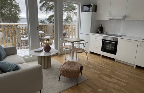 Upplands-Bro Municipality House | ☀Relax Lake Oasis | ♛Jacuzzi | View | Private Pier