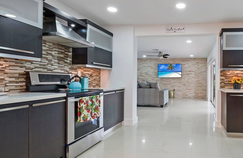 Richmond West House | Relax & Play Retreat Pool, Games, BBQ & More