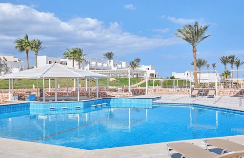 El Quseir Hotel | Relax & Recharge | Beachfront Resort with Spa, Daily Shows & Swim-Up Bar