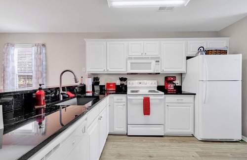 Pawleys Island Condo | Relax & Revisit Yesterday with a Retro Vacation in marvelous Pawleys Island!