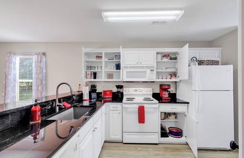 Pawleys Island Condo | Relax & Revisit Yesterday with a Retro Vacation in marvelous Pawleys Island!