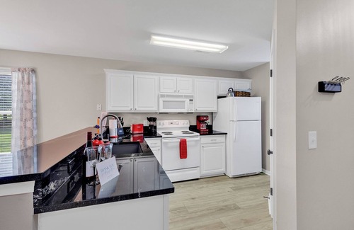 Pawleys Island Condo | Relax & Revisit Yesterday with a Retro Vacation in marvelous Pawleys Island!