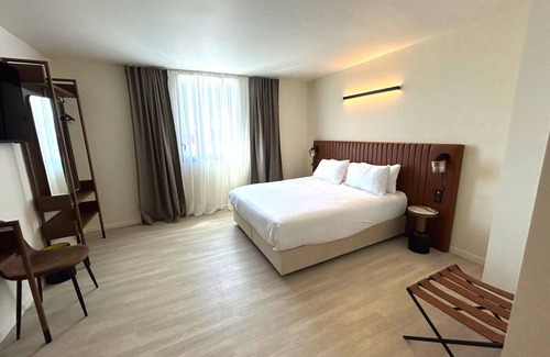 Signes Hotel | Relax & Revitalize in Cozy Unit w/Pool Near Nature Park & Attractions!