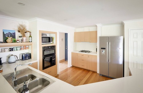 Geographe House | Relax to the Max - Pet Friendly Beach Retreat