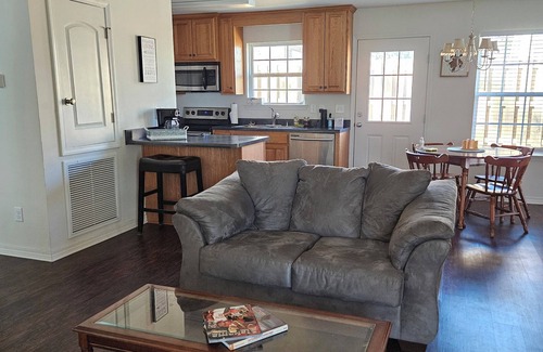 Saint Elmo House | Relax & Unwind at This Charming West Mobile Getaway! 2BR/2BA Guesthouse Retreat!