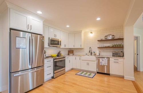 Irvington House | Relax Water View Bike Walk 2 Town and Tides Inn