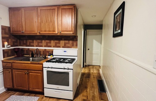 North Buffalo Apartment | Relax with Peaceful Superb 3-bedroom apartment 2Fl with AC in Tonawanda Town