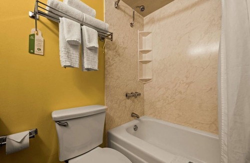 Western Honolulu House | Relaxation Heaven | 2 Double Beds Standard Room with Swimming Pool