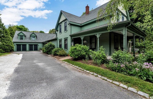 Teaticket House | Relaxation HQ – Large Cape Home with Onsite Spa RPAM112