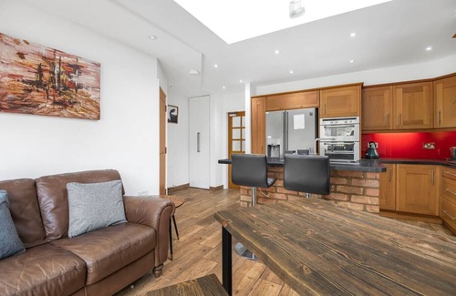 Kenton East House | Relaxed and modern living just 10 mins from the tube