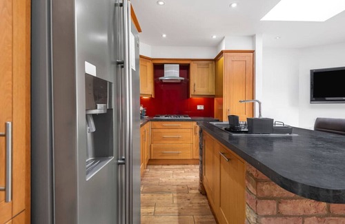 Kenton East House | Relaxed and modern living just 10 mins from the tube