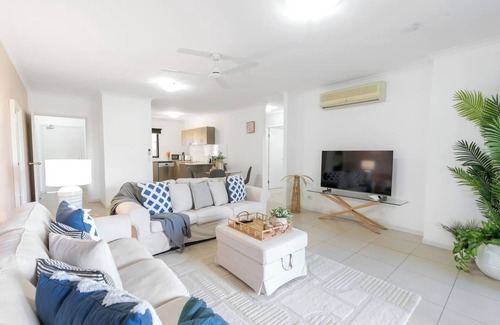 Cairns North Apartment | Relaxed Coastal Charm A Stylish Resort style Haven