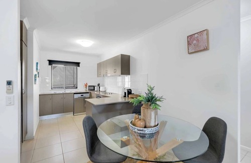 Cairns North Apartment | Relaxed Coastal Charm A Stylish Resort style Haven