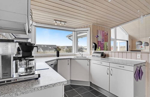 Haurvig House | Relaxed family vacation among the dunes.