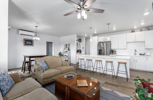 Ewa House | Relaxed Island Living | Parking, Workspace, AC, WD