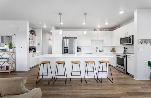 Ewa House | Relaxed Island Living | Parking, Workspace, AC, WD