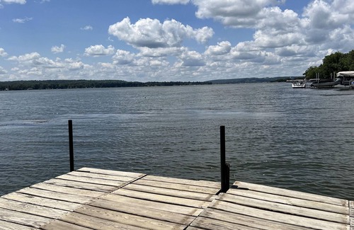 Niobe House | Relaxed Lakefront Living