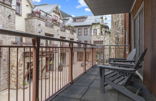 Telluride Condo | Relaxed Luxury Mountain Living w/Private Outdoor Decks @ Auberge Element 52