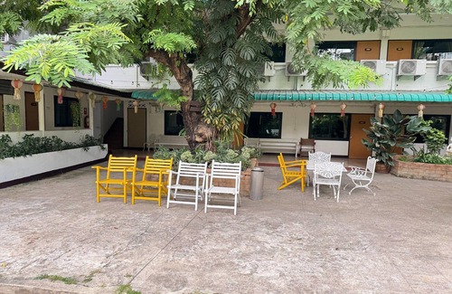 Su Thep House | Relaxed Superior Double | Unwind in Style