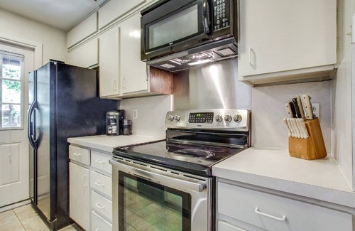 Oak Lawn House | Relaxed Uptown Dallas Townhouse : On Katy Trail near SMU