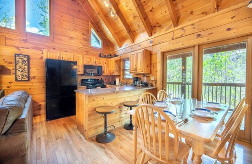 Pigeon Forge Cabin | *Relaxing 2BD Cabin w/HOT TUB! Games + Near TOWN*
