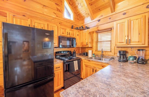 Pigeon Forge Cabin | *Relaxing 2BD Cabin w/HOT TUB! Games + Near TOWN*
