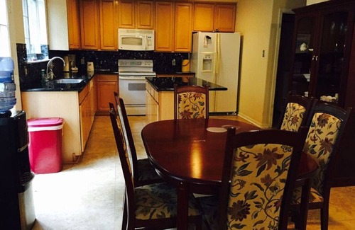 College Park House | Relaxing 4 Bedroom House in the Woodlands, TX