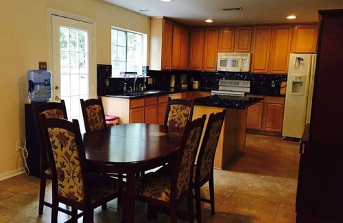 College Park House | Relaxing 4 Bedroom House in the Woodlands, TX