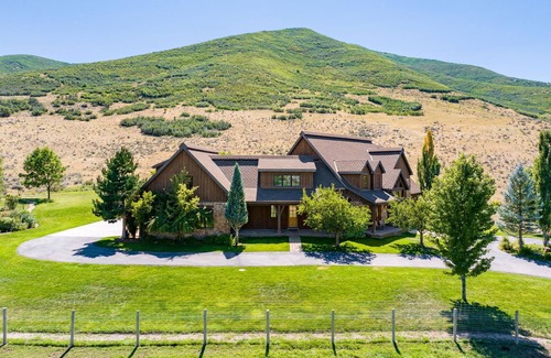 Daniel House | Relaxing 9,900 sqft 8B Rustic Estate on 40 acre Private Ranch with 2 Hot Tubs