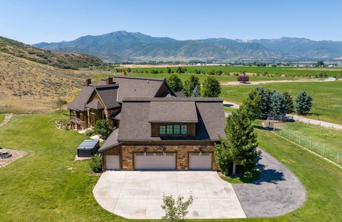 Daniel House | Relaxing 9,900 sqft 8B Rustic Estate on 40 acre Private Ranch with 2 Hot Tubs