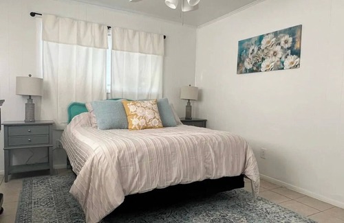 College Station Other | Relaxing Aggieland Acres - Farmhouse close to West Campus/Rellis