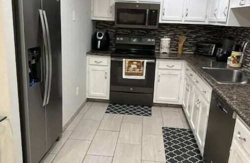 Sanford House | Relaxing and Cozy Ranch Style Home, private hot tub, pet friendly