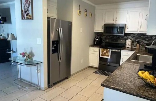 Sanford House | Relaxing and Cozy Ranch Style Home, private hot tub, pet friendly