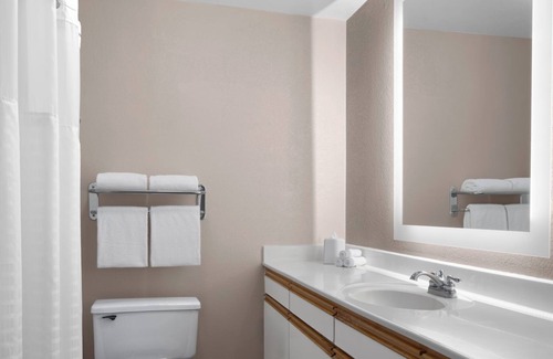 Pleasanton Hotel | Relaxing Bay Area Hotel Ideal for Romantic Couple Stay | Free Parking
