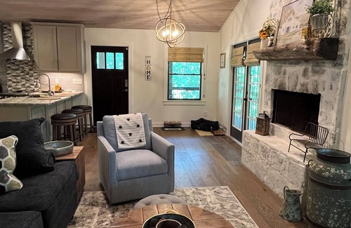 Cullowhee House | Relaxing Bright Mountain Getaway w/Hot tub - Newly Renovated Cashiers Area Home