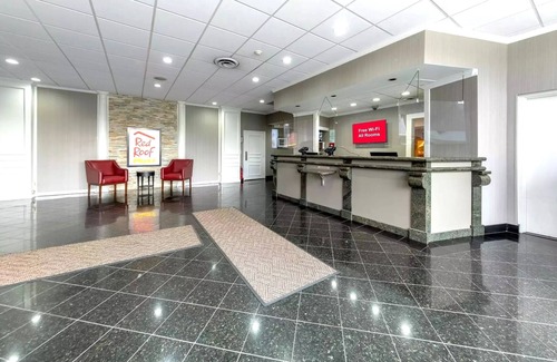 Carteret Hotel | Relaxing Carteret Getaway! Restaurant, Free Parking & Pet-friendly!
