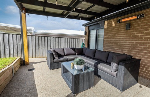 Portarlington House | Relaxing Coastal Charm Retreatn