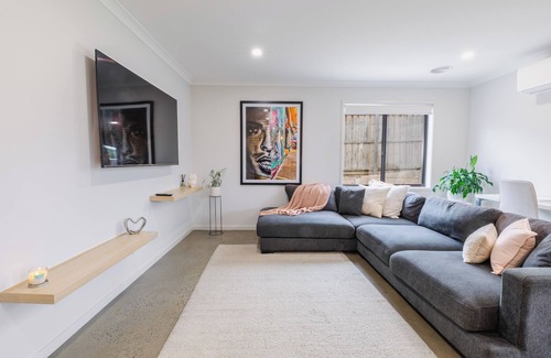 Portarlington House | Relaxing Coastal Charm Retreatn
