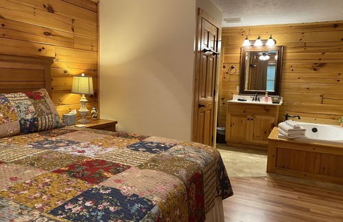 Black Bear Falls Cabin | Relaxing & comfortable- that’s what our guests say! Visit us for your nxt vacay!